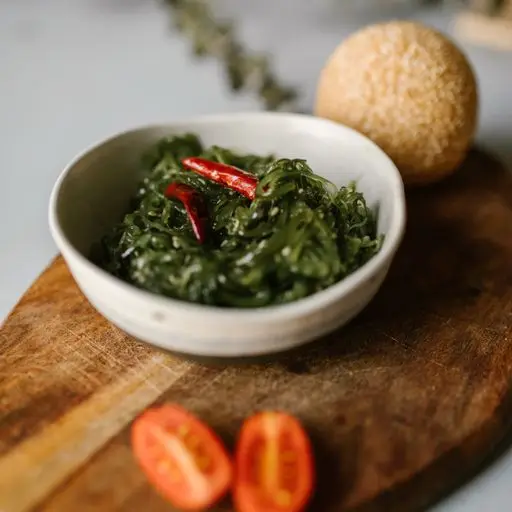 Serviervorschlag für Gome Wakame (vegetarisch)