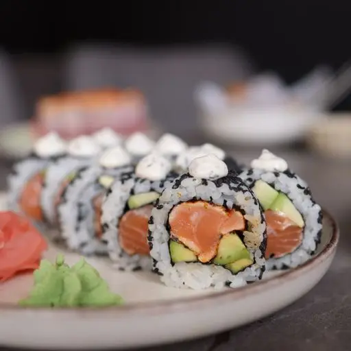 Serviervorschlag für Alaska Uramaki