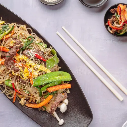 Serviervorschlag für Rindfleisch mit Gemüse (Chop Suey)